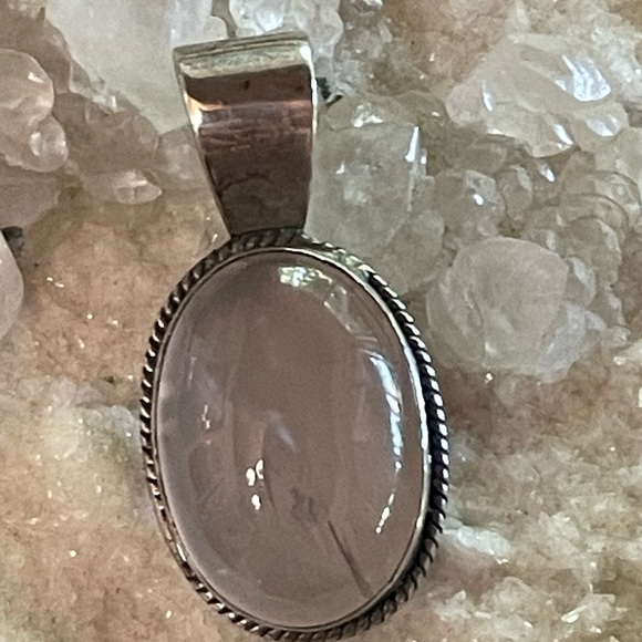 Rose Quartz Pendant in Sterling Silver Setting - Picture 5 of 7
